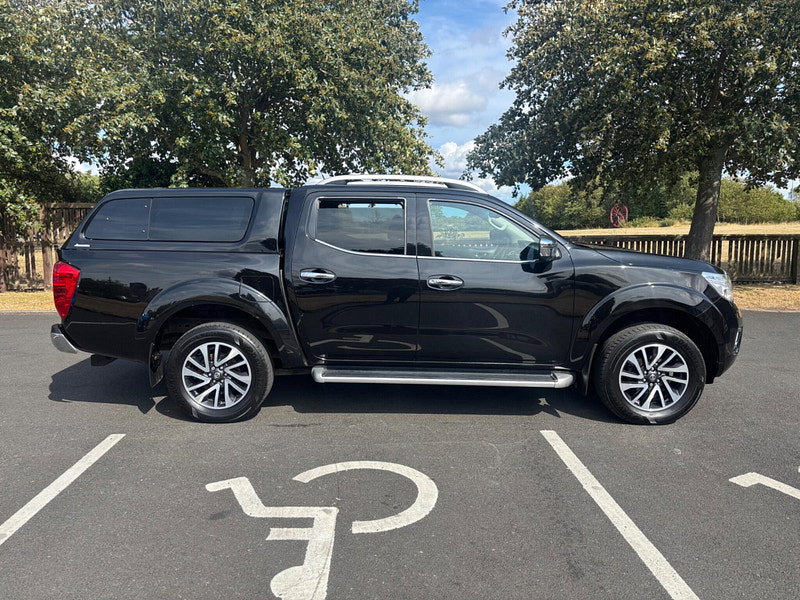 2016 Nissan Navara in Black, photo 8 of 16