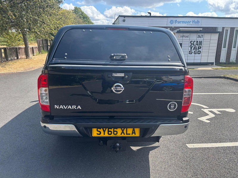 2016 Nissan Navara in Black, photo 6 of 16