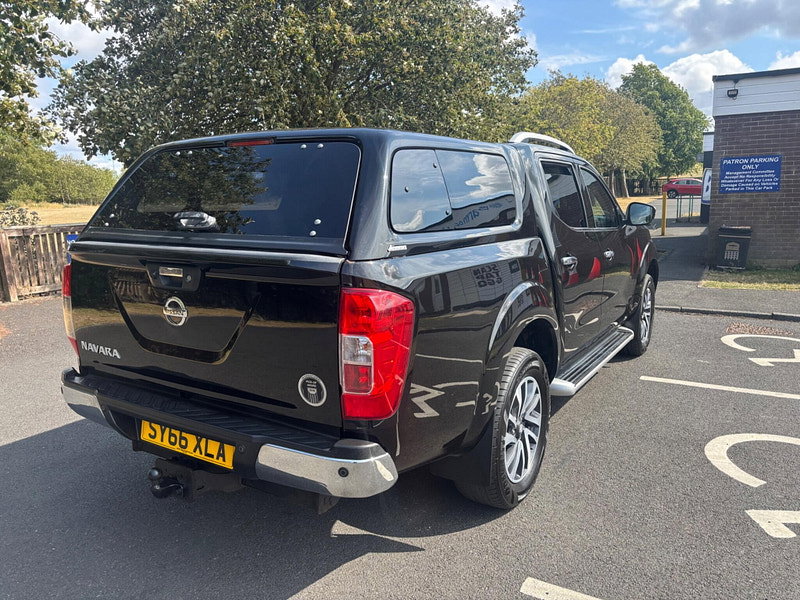 2016 Nissan Navara in Black, photo 7 of 16
