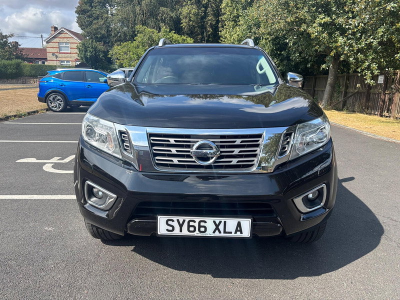 2016 Nissan Navara in Black, photo 2 of 16
