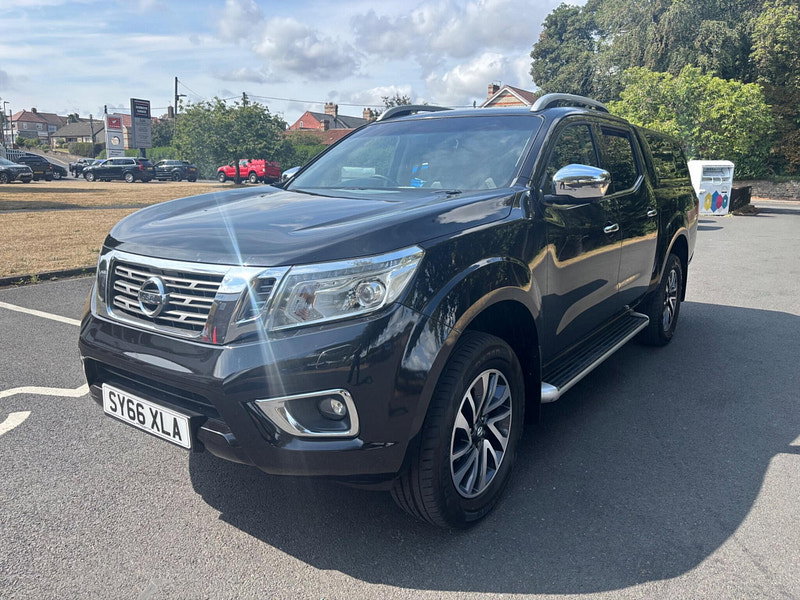 2016 Nissan Navara in Black, photo 3 of 16