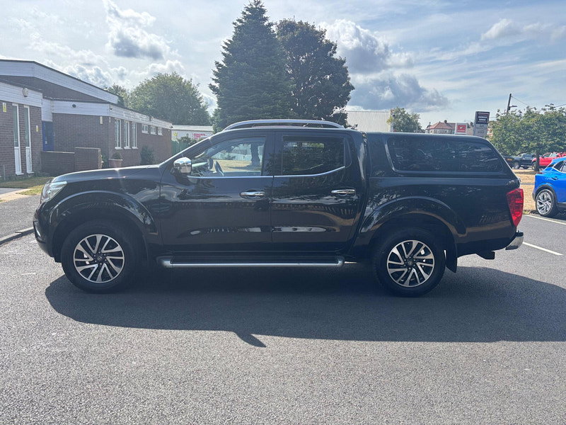 2016 Nissan Navara in Black, photo 4 of 16