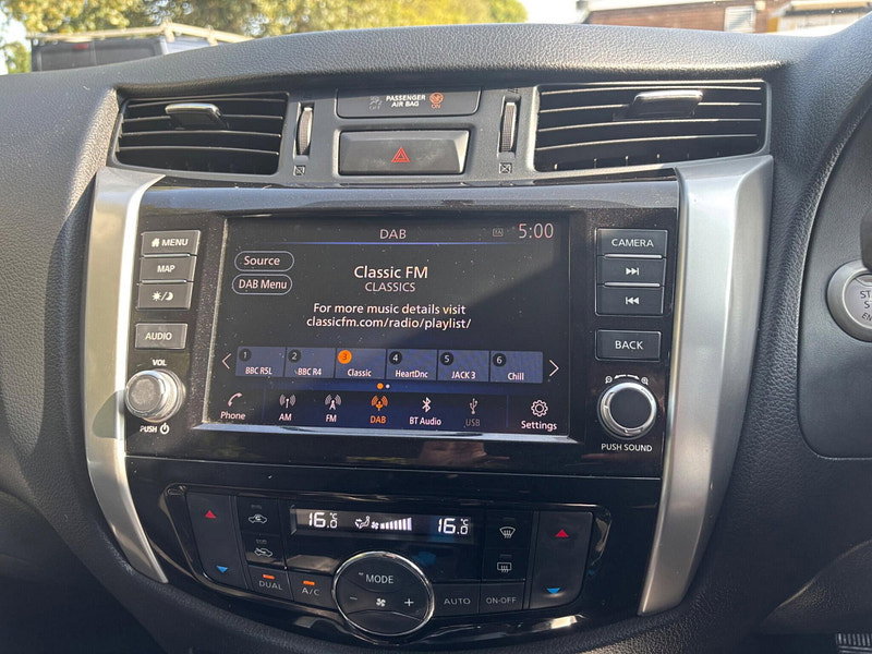 2019 Nissan Navara in Black, photo 11 of 17