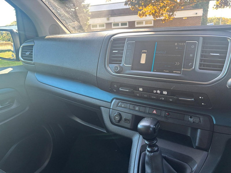 2018 Peugeot Traveller in Blue, photo 14 of 18