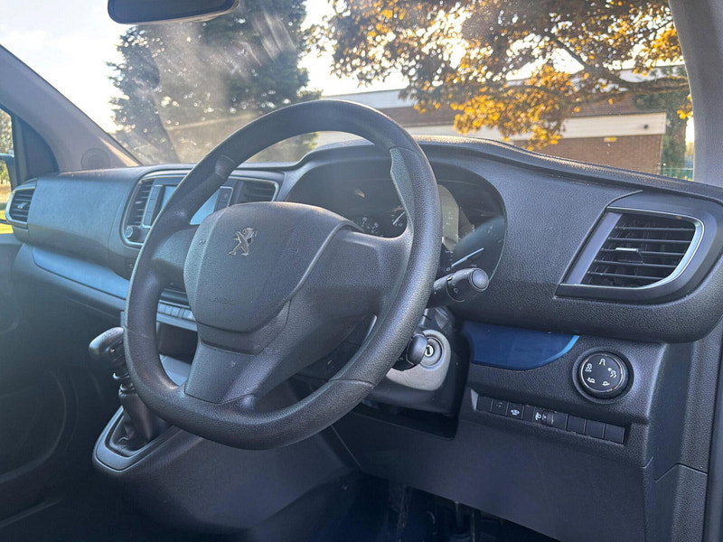 2018 Peugeot Traveller in Blue, photo 9 of 18