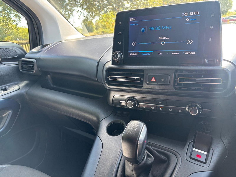 2020 Peugeot Rifter in Grey, photo 18 of 20