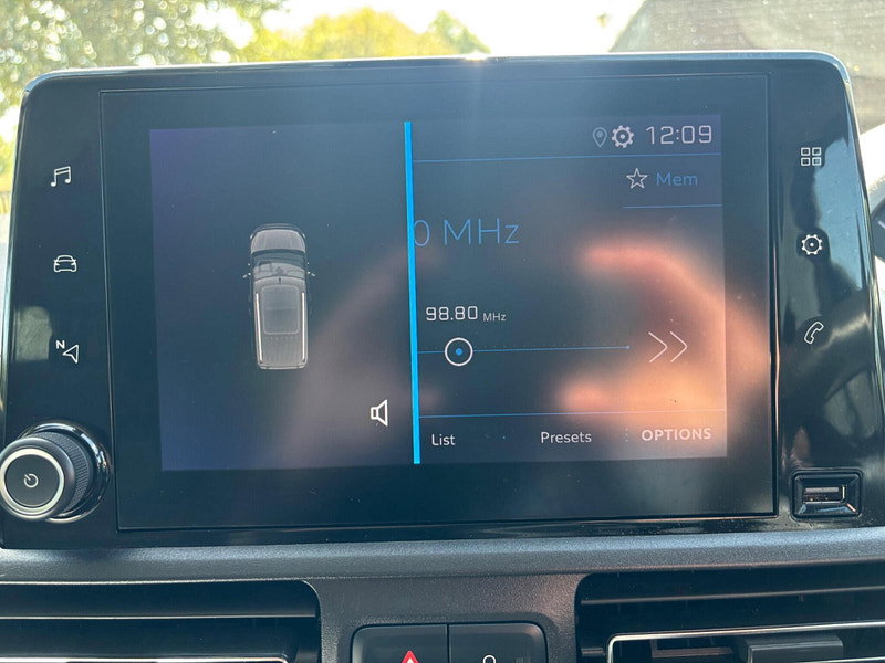 2020 Peugeot Rifter in Grey, photo 17 of 20