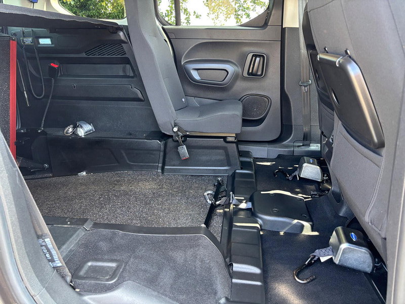 2020 Peugeot Rifter in Grey, photo 11 of 20