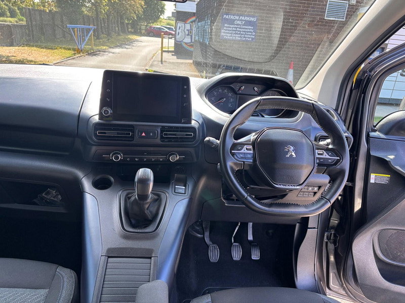 2020 Peugeot Rifter in Grey, photo 13 of 20