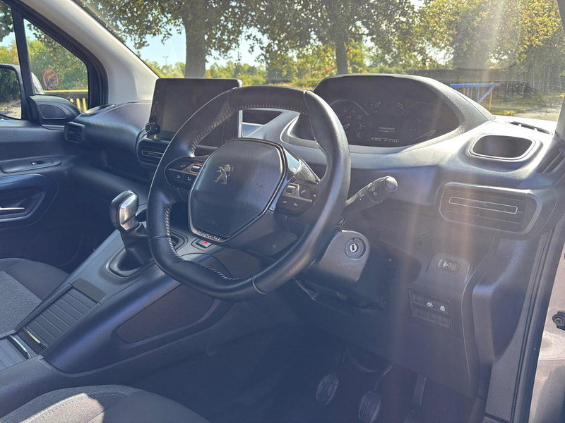 2020 Peugeot Rifter in Grey, photo 10 of 20