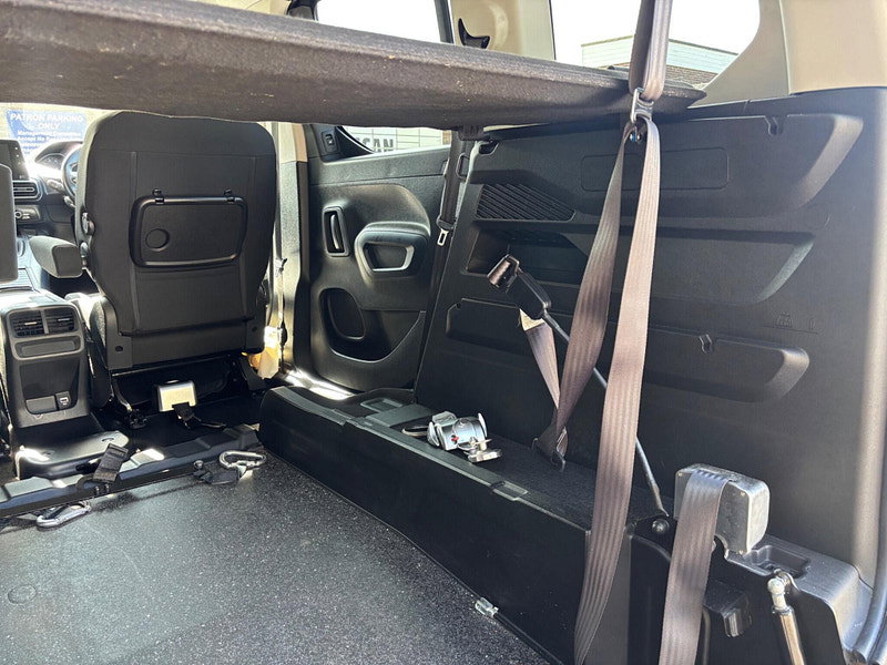 2020 Peugeot Rifter in Grey, photo 15 of 20
