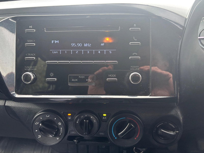 2022 Toyota Hilux in White, photo 11 of 13