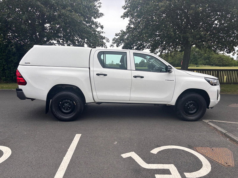 2022 Toyota Hilux in White, photo 8 of 13