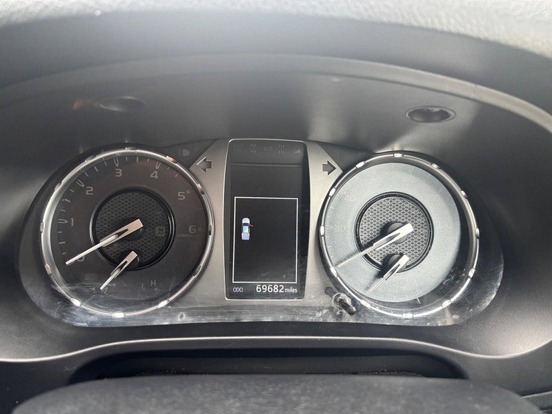 2022 Toyota Hilux in White, photo 13 of 13