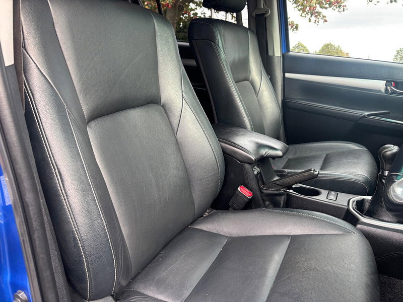 2018 Toyota Hilux in Blue, photo 14 of 16
