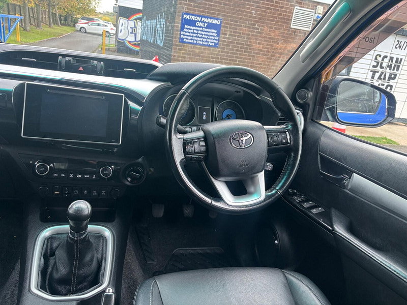2018 Toyota Hilux in Blue, photo 10 of 16