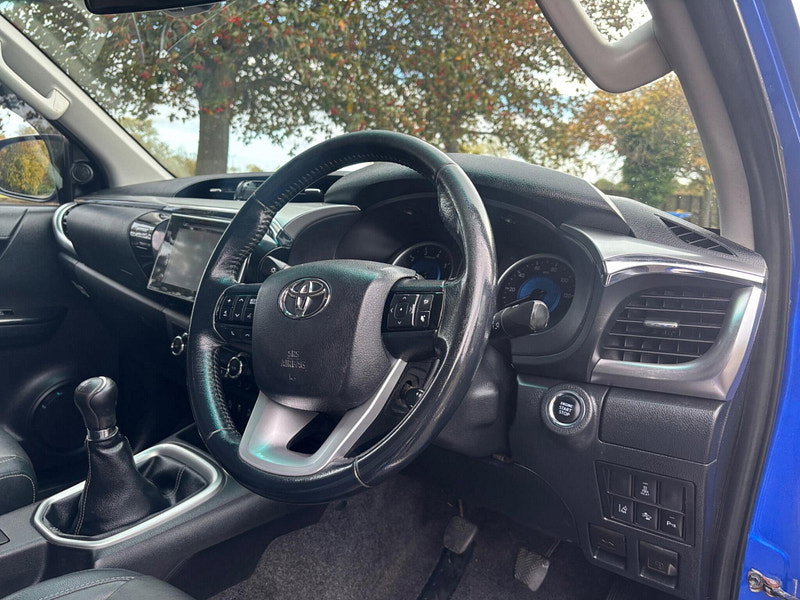 2018 Toyota Hilux in Blue, photo 9 of 16