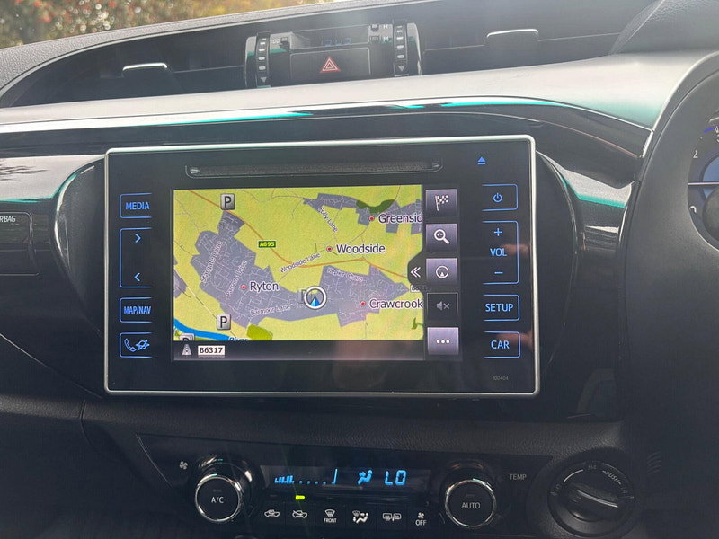 2019 Toyota Hilux in Red, photo 11 of 16