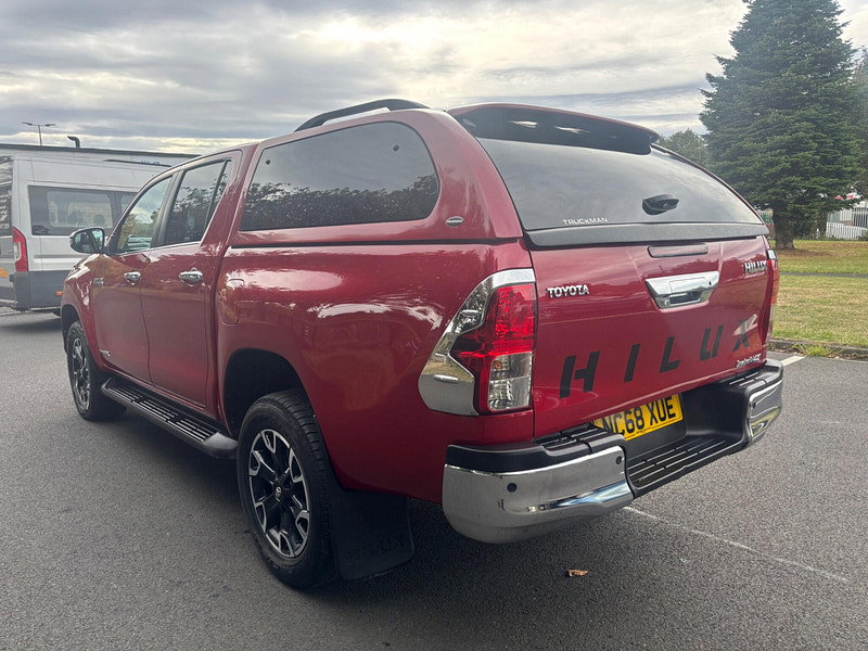 2019 Toyota Hilux in Red, photo 5 of 16