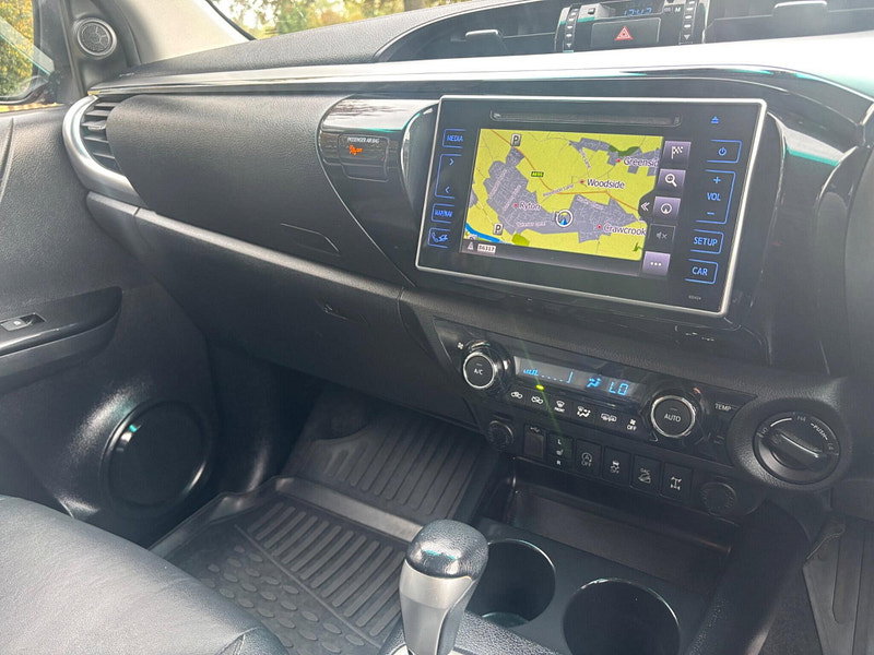 2019 Toyota Hilux in Red, photo 12 of 16