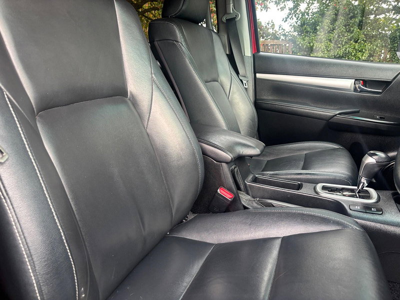 2019 Toyota Hilux in Red, photo 14 of 16
