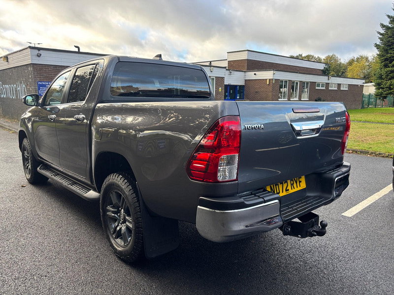 2023 Toyota Hilux in Grey, photo 5 of 16
