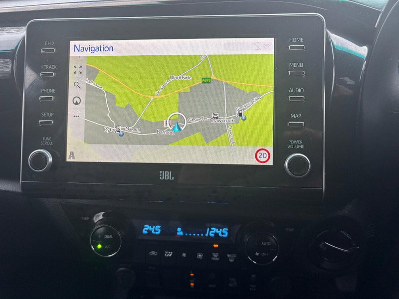 2022 Toyota Hilux in White, photo 11 of 16