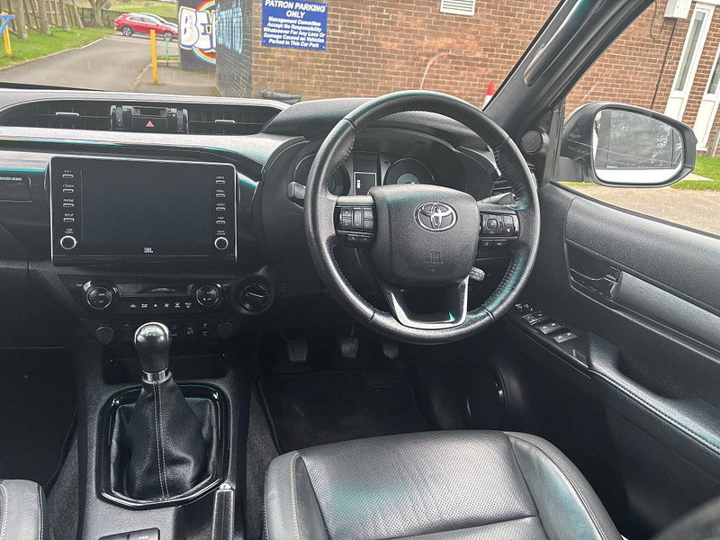 2022 Toyota Hilux in White, photo 10 of 16