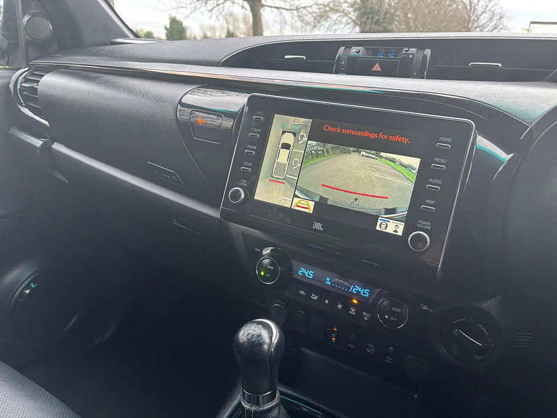 2022 Toyota Hilux in White, photo 13 of 16