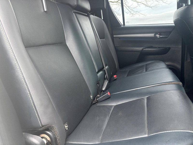 2022 Toyota Hilux in White, photo 15 of 16