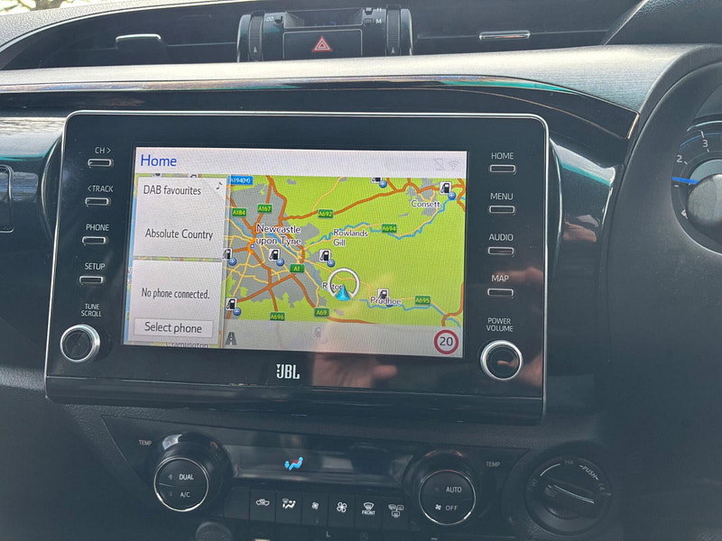 2022 Toyota Hilux in White, photo 11 of 16