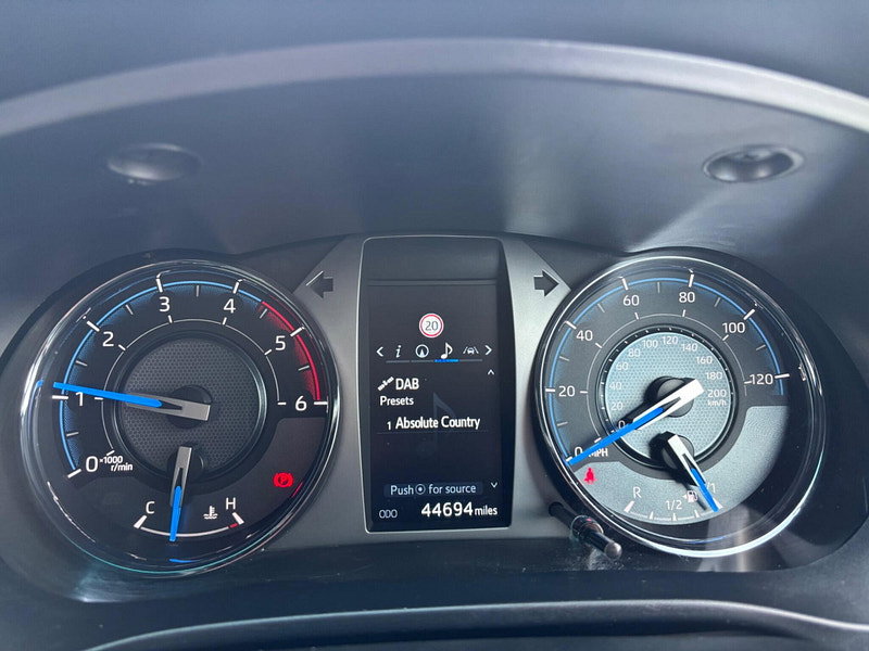 2022 Toyota Hilux in White, photo 13 of 16