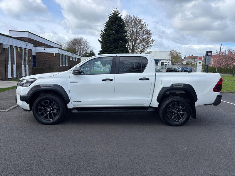 2022 Toyota Hilux in White, photo 4 of 16