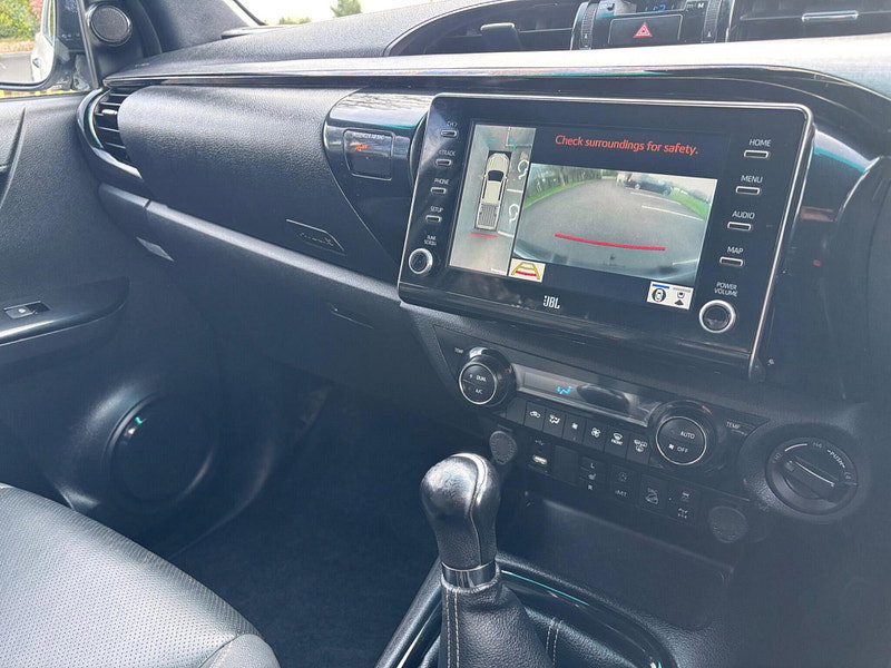 2022 Toyota Hilux in White, photo 14 of 16