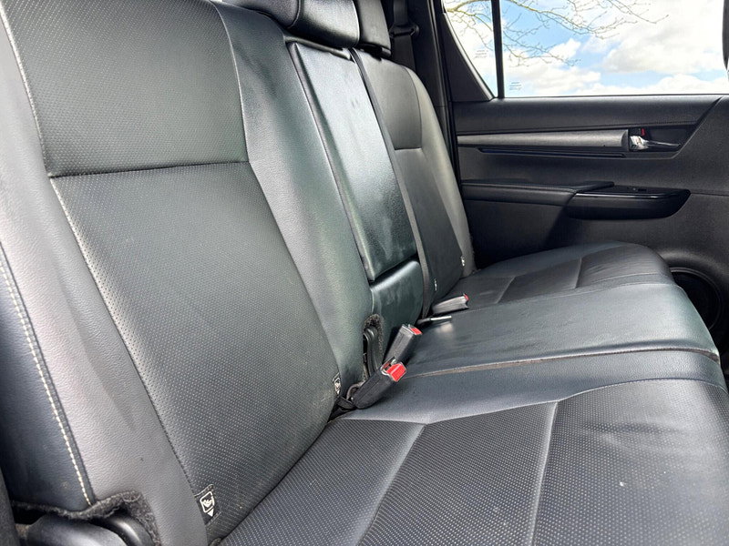 2022 Toyota Hilux in White, photo 16 of 16