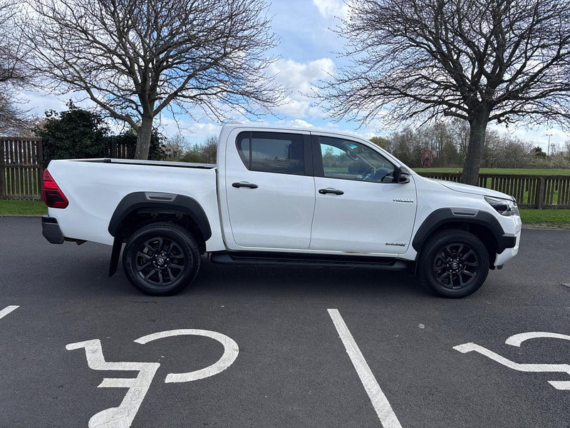 2022 Toyota Hilux in White, photo 8 of 16
