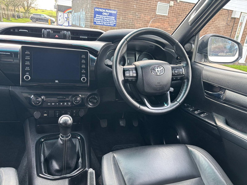 2022 Toyota Hilux in White, photo 15 of 16