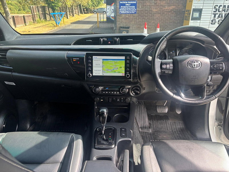 2024 Toyota Hilux in White, photo 13 of 17