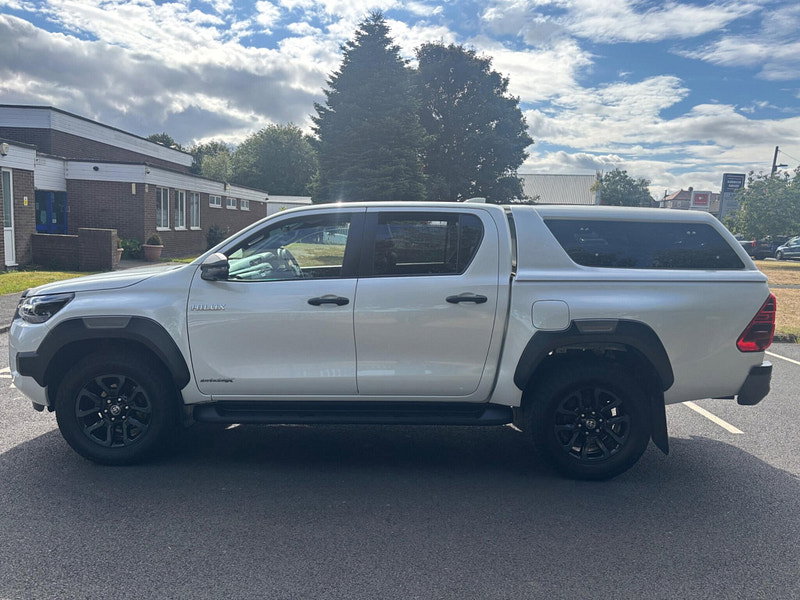 2024 Toyota Hilux in White, photo 8 of 17