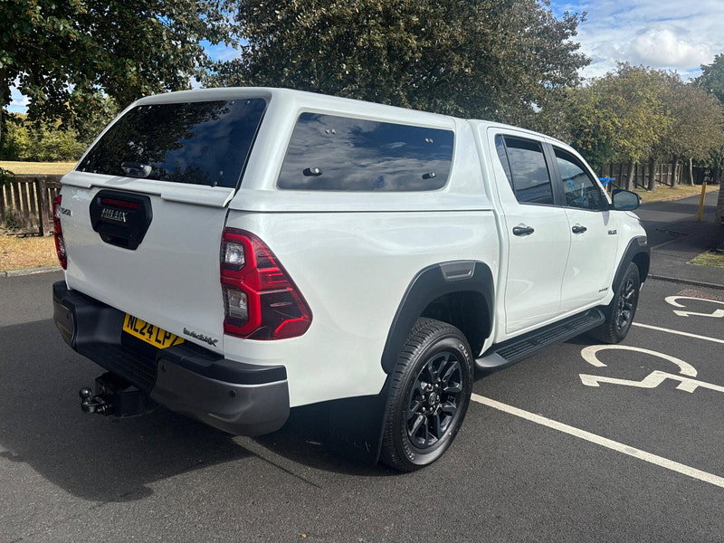 2024 Toyota Hilux in White, photo 5 of 17
