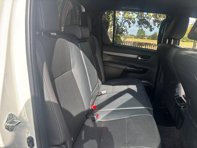 2024 Toyota Hilux in White, photo 12 of 17