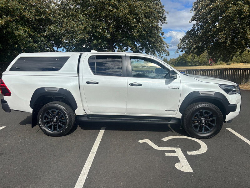 2024 Toyota Hilux in White, photo 4 of 17
