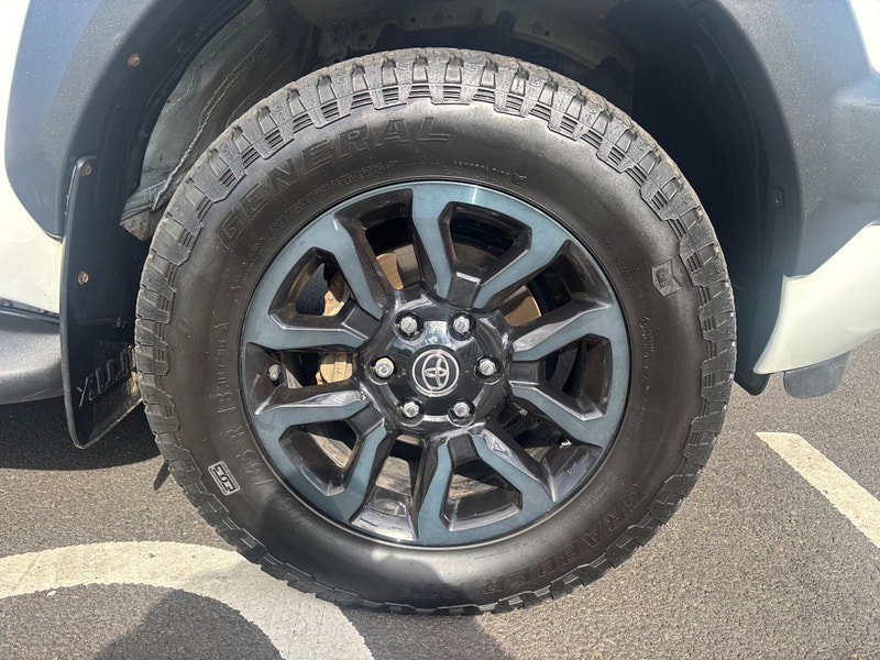 2024 Toyota Hilux in White, photo 9 of 17