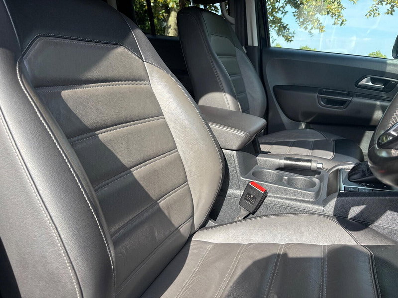 2019 Volkswagen Amarok in Black, photo 10 of 16