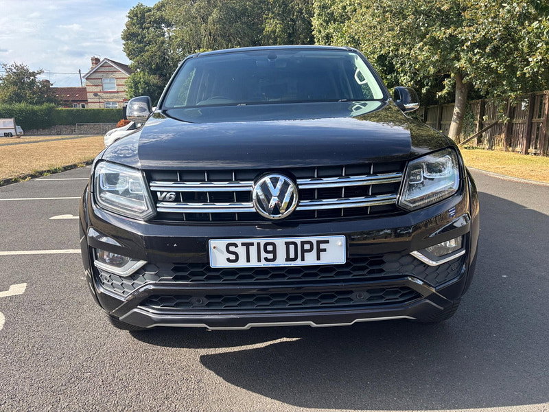 2019 Volkswagen Amarok in Black, photo 2 of 16