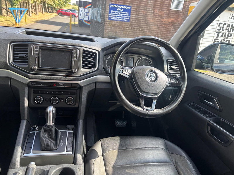 2019 Volkswagen Amarok in Black, photo 12 of 16