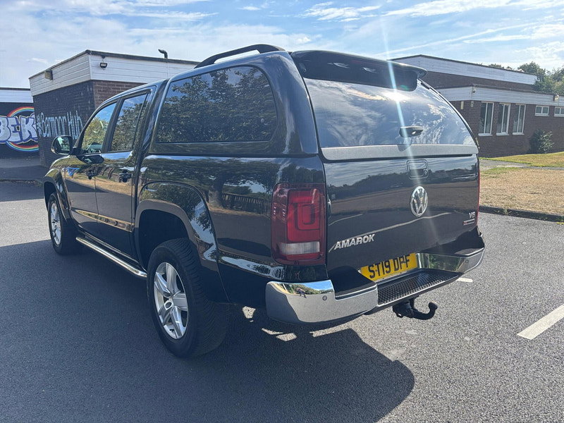 2019 Volkswagen Amarok in Black, photo 5 of 16