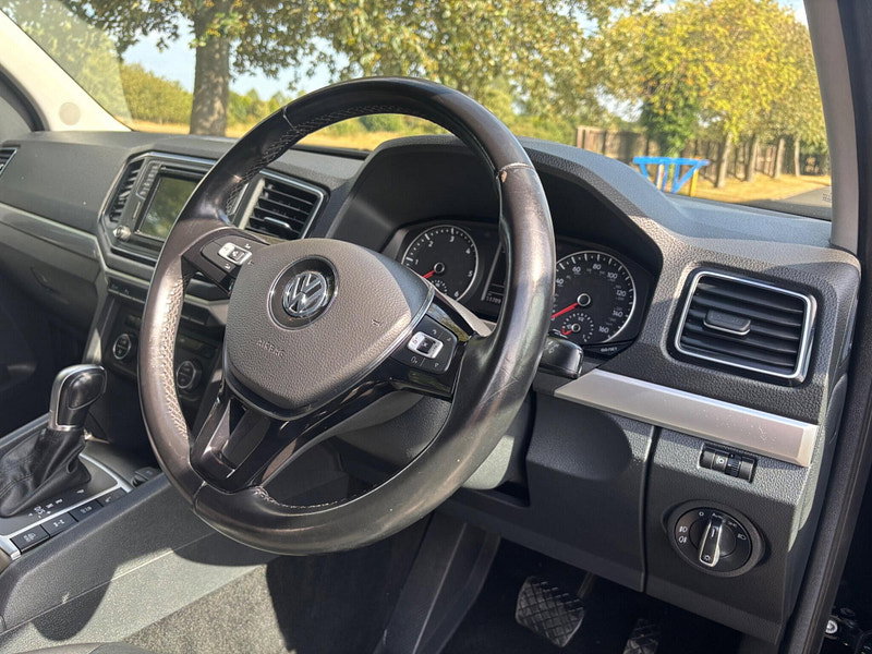 2019 Volkswagen Amarok in Black, photo 9 of 16