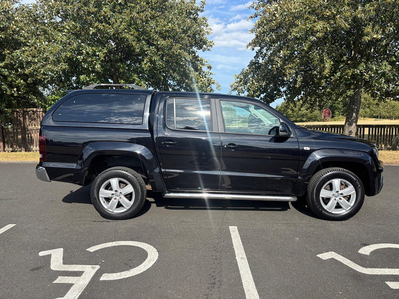 2019 Volkswagen Amarok in Black, photo 8 of 16