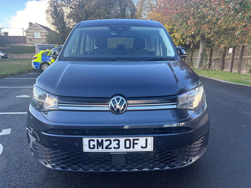 2023 Volkswagen Caddy Maxi in Blue, photo 2 of 15